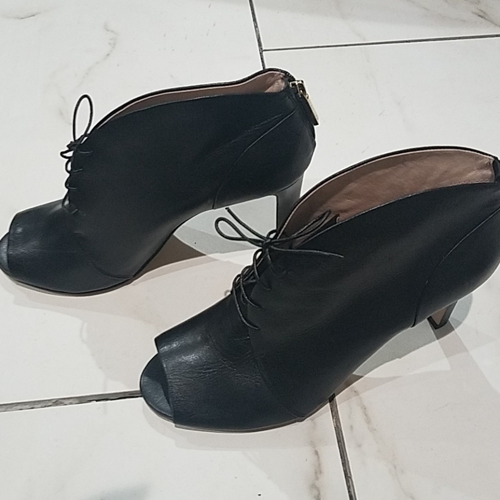 Sexy, lace up, peep toe bootie